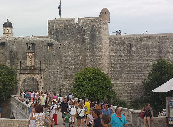overcrowded Dubrovnik overtourism