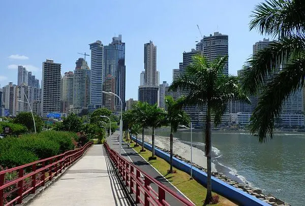 expatriates living in Panama City