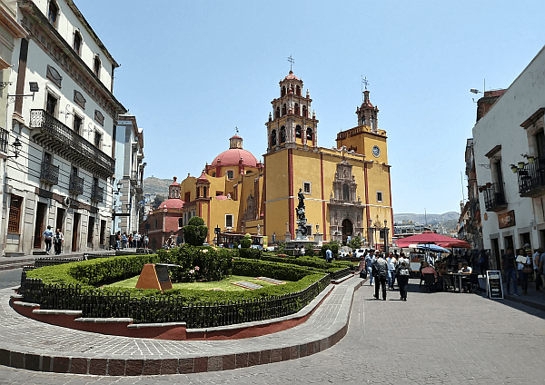 Plaza de la Paz and Basilica 