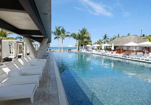 free hotel rooms with the right credit card